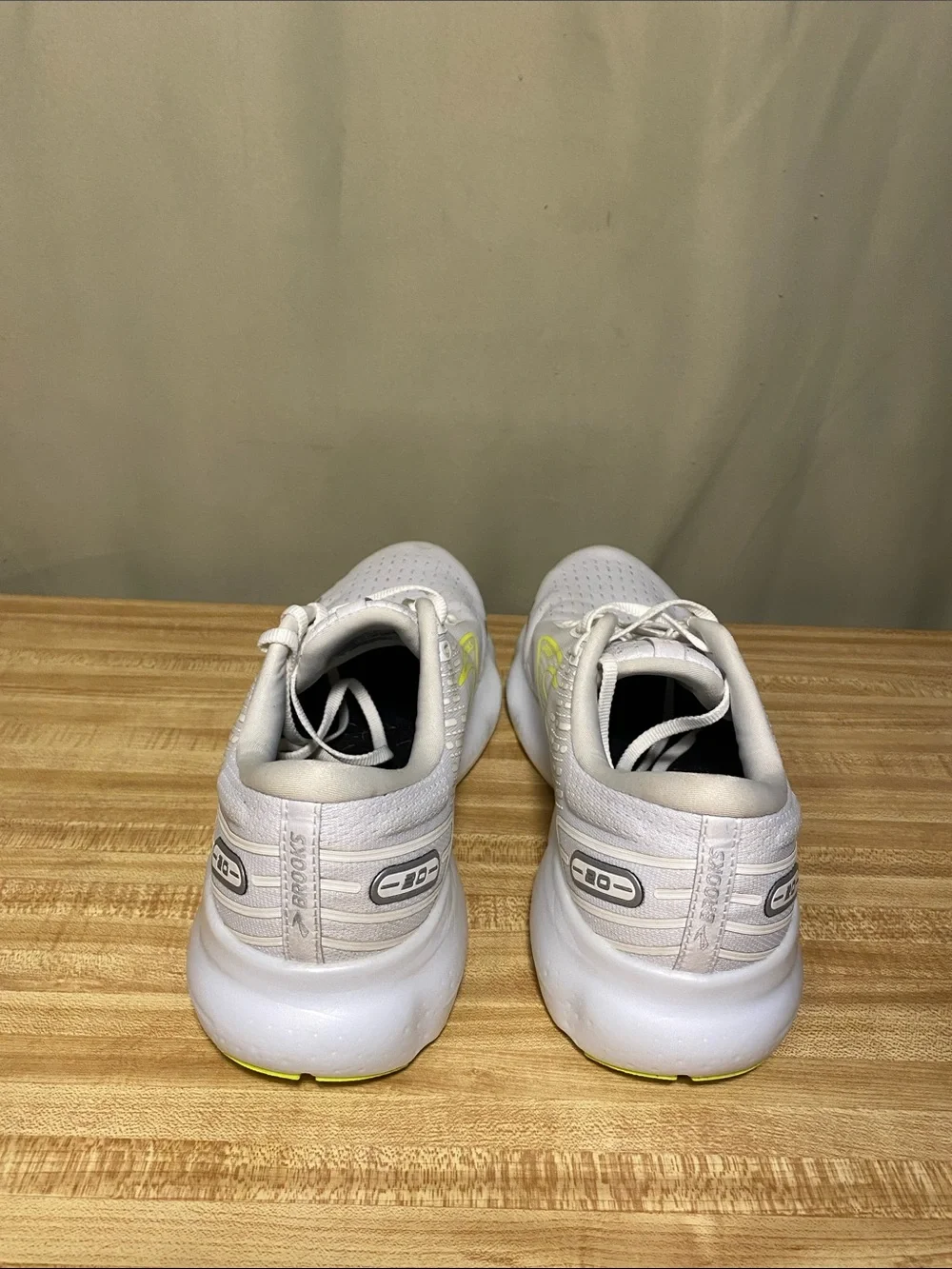 Brooks Men’s Glycerin 20 Running Shoes White/Nightlife size 12M